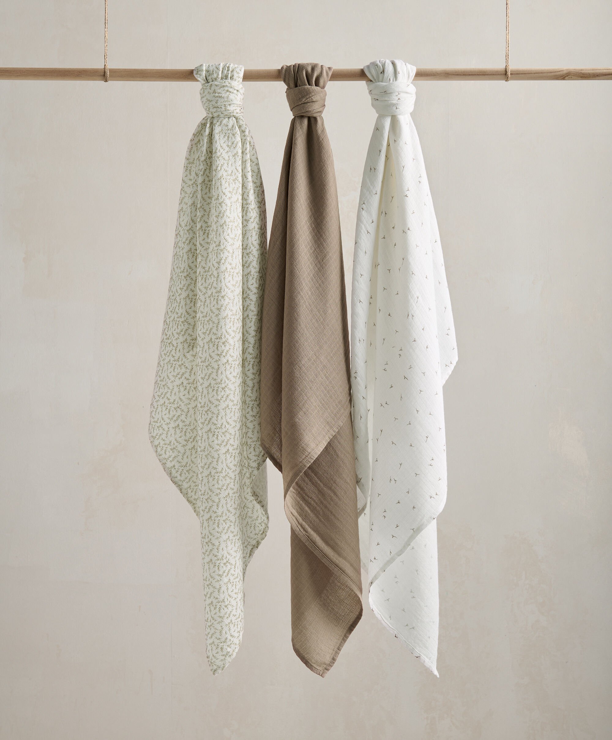 Nappy Caddy 5 Piece Bundle with 3 piece Organic Sleepsuit  - Leaf image number 7